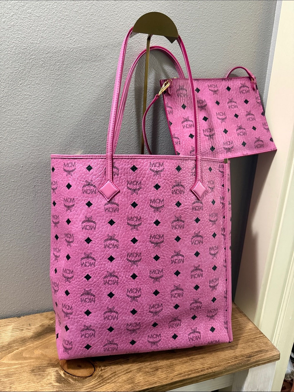 MCM Visetos & Pochette w/ Dust Bag - Picture 3 of 15